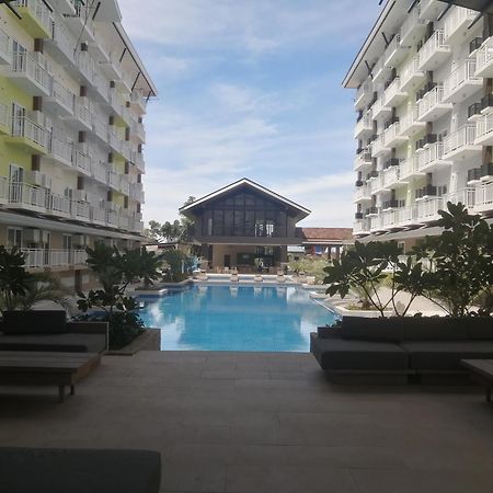 Condo Azur Suites: Stylish Airport Retreat with Netflix and Luxe Pool Lapu-Lapu City Exterior photo