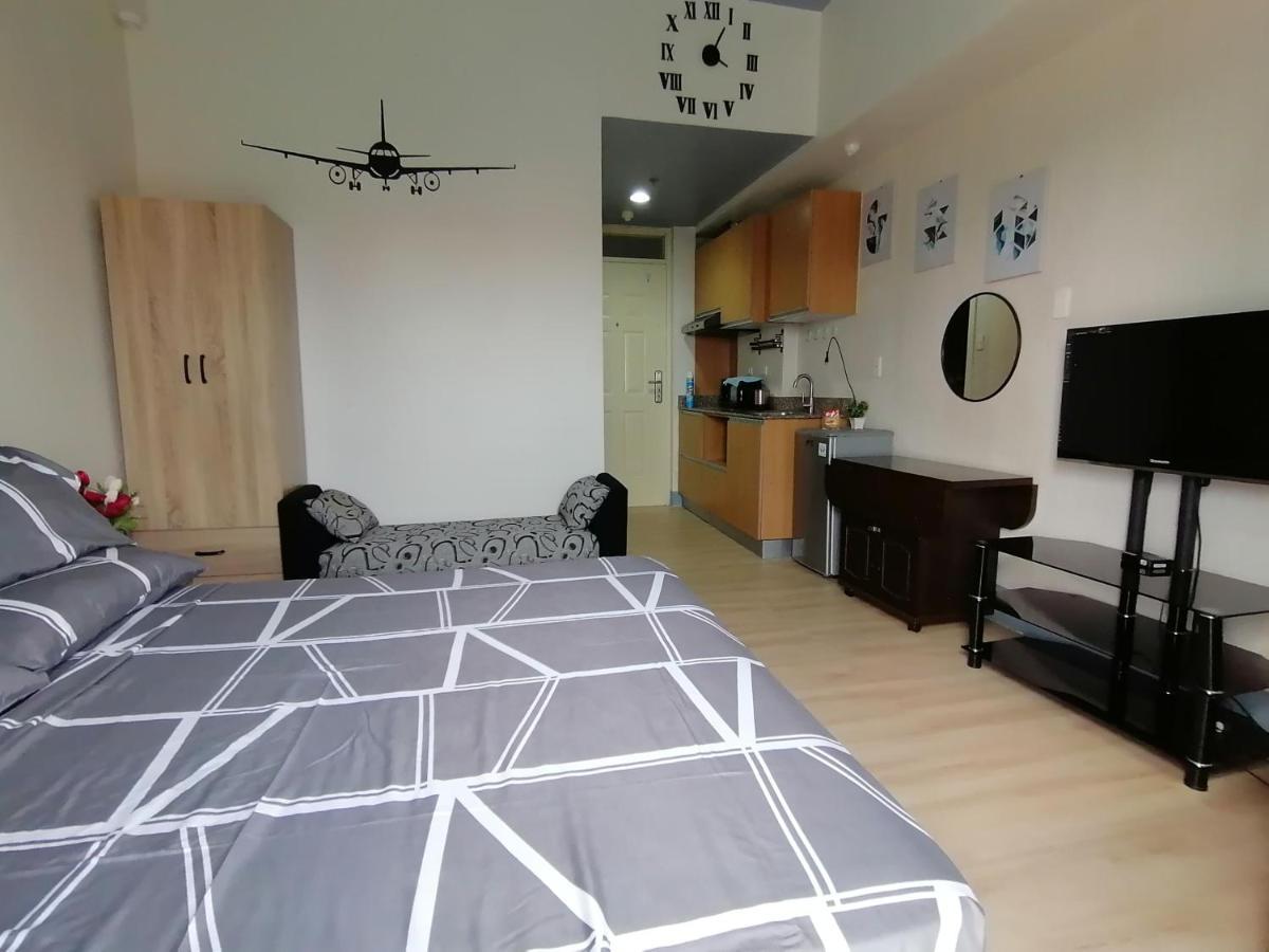Condo Azur Suites: Stylish Airport Retreat with Netflix and Luxe Pool Lapu-Lapu City Room photo