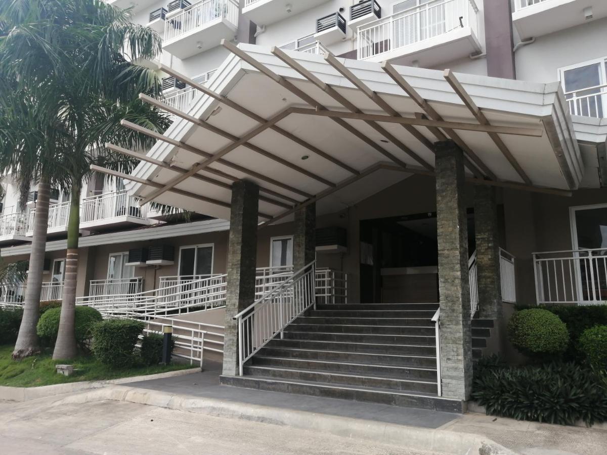 Condo Azur Suites: Stylish Airport Retreat with Netflix and Luxe Pool Lapu-Lapu City Exterior photo