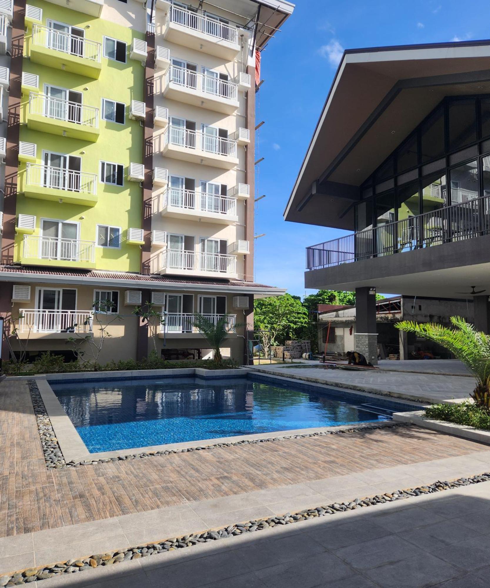 Condo Azur Suites: Stylish Airport Retreat with Netflix and Luxe Pool Lapu-Lapu City Exterior photo