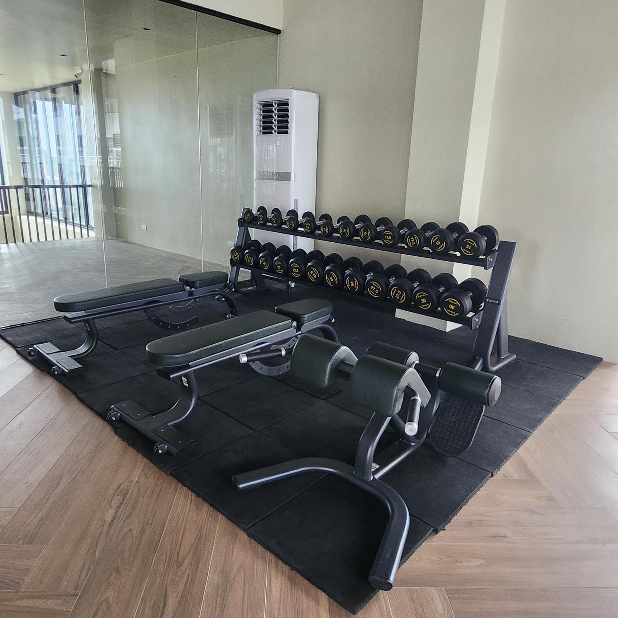 Condo Azur Suites: Stylish Airport Retreat with Netflix and Luxe Pool Lapu-Lapu City Exterior photo