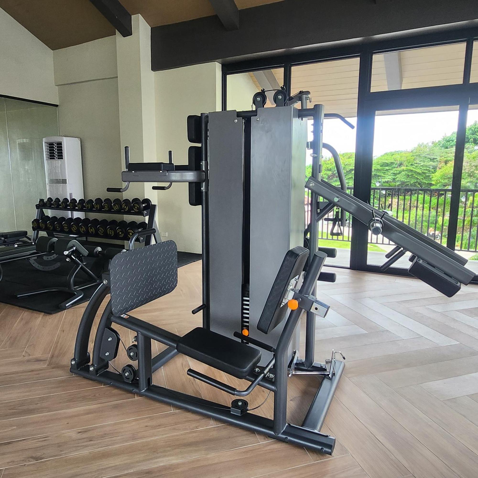 Condo Azur Suites: Stylish Airport Retreat with Netflix and Luxe Pool Lapu-Lapu City Exterior photo